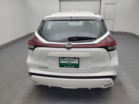 Used 2022 Nissan Kicks S FWD image 7