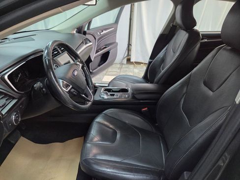 Used 2019 Ford Fusion Titanium FWD image 14