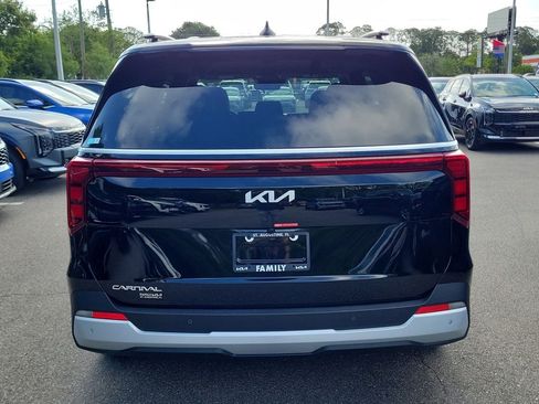 New 2026 Kia Carnival EX FWD image 5