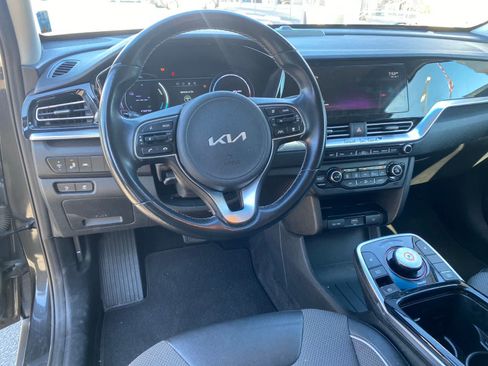 Used 2022 Kia Niro EX FWD image 10