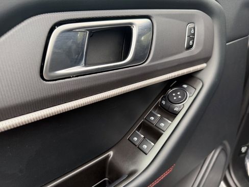 Used 2025 Ford Explorer ST-Line image 18