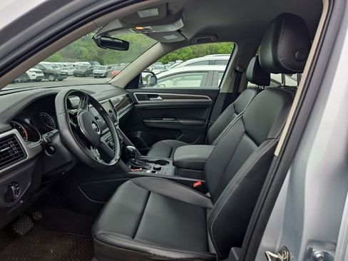 Used 2019 Volkswagen Atlas SE w/ Towing Package AWD/4WD image 6