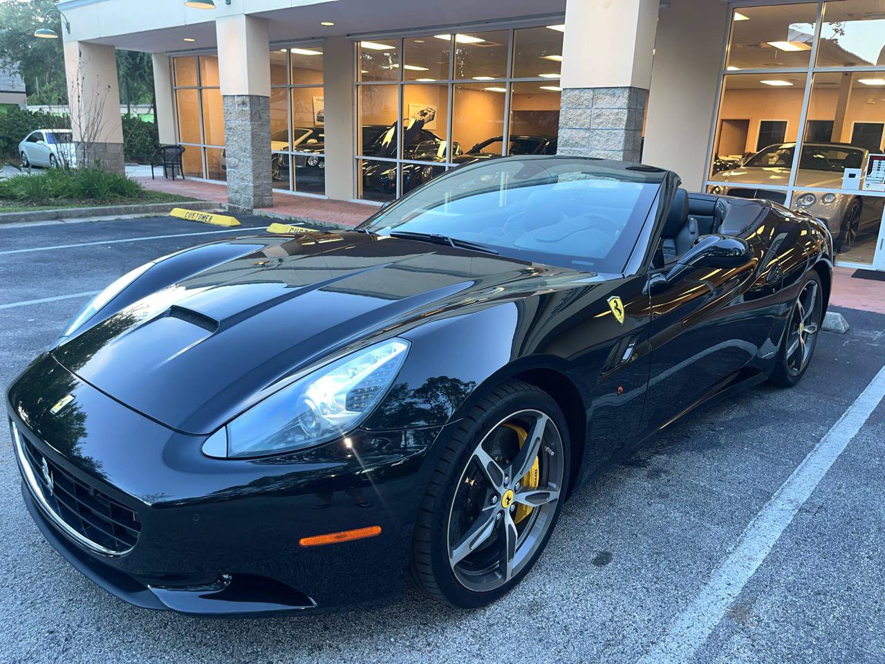 Used 2010 Ferrari California RWD image 11