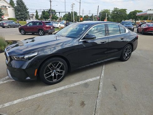 Used 2026 BMW 530i xDrive w/ Premium Package AWD/4WD image 9
