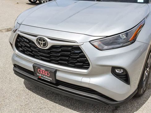 Used 2021 Toyota Highlander XLE AWD/4WD image 8