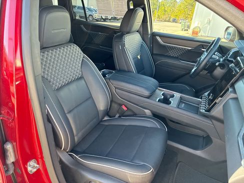 Used 2025 GMC Acadia Denali w/ Super Cruise Package image 28