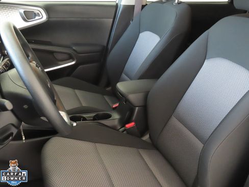 Used 2025 Kia Soul LX w/ LX Technology Package FWD image 11