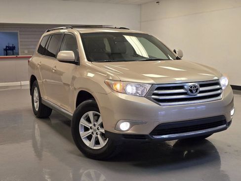 Used 2012 Toyota Highlander SE image 2