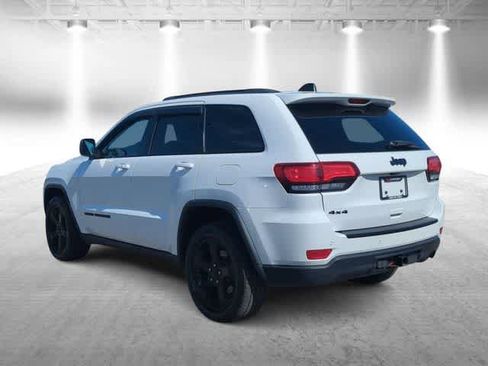 Used 2018 Jeep Grand Cherokee Laredo AWD/4WD image 6