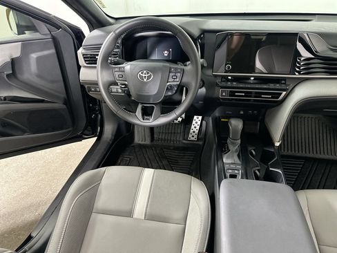 Used 2026 Toyota Camry SE FWD image 17