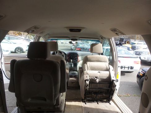 Used 2005 Toyota Sienna XLE image 25