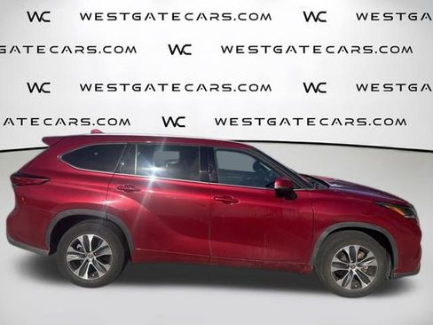 Used 2021 Toyota Highlander XLE image 33