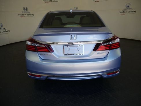 Certified 2017 Honda Accord EX-L image 9