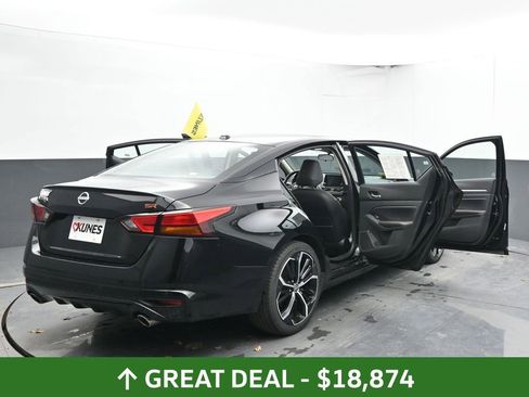 Used 2024 Nissan Altima 2.5 SR FWD image 60