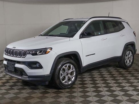 Used 2025 Jeep Compass Latitude AWD/4WD image 6