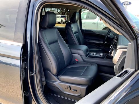 Used 2023 Ford Expedition XLT image 9