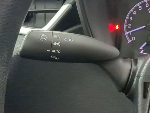 Used 2020 Toyota Corolla LE image 25