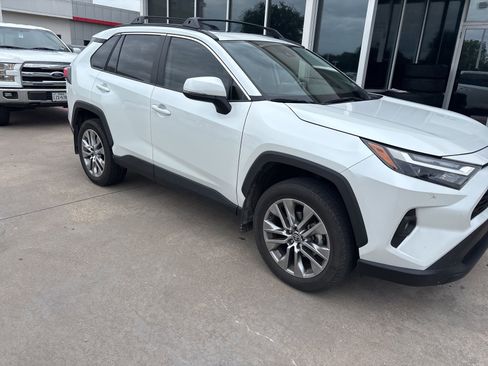 Used 2023 Toyota RAV4 XLE Premium FWD image 4