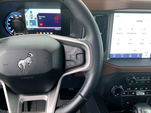 Used 2024 Ford Bronco Outer Banks image 21