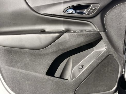 Used 2021 Chevrolet Equinox LT image 11