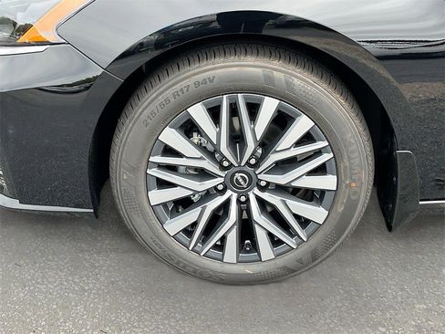 New 2025 Nissan Altima 2.5 SV image 25