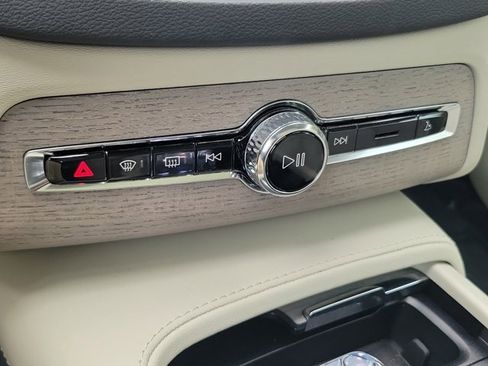 Used 2025 Volvo XC90 B6 Ultra w/ Protection Package image 29