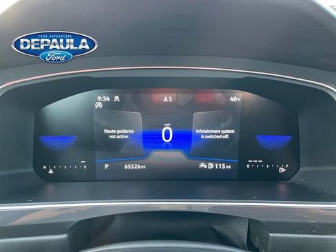 Used 2023 Volkswagen Tiguan SE w/ Panoramic Sunroof Package image 2