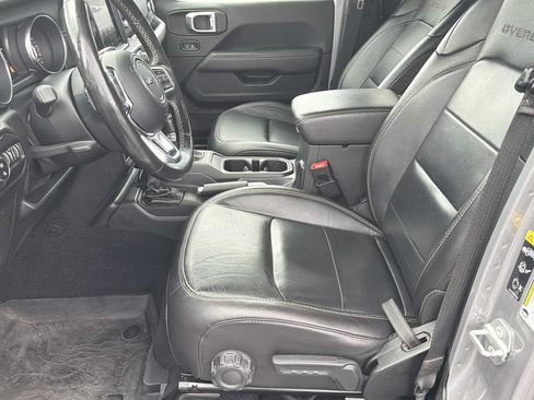 Used 2020 Jeep Gladiator Overland AWD/4WD image 14