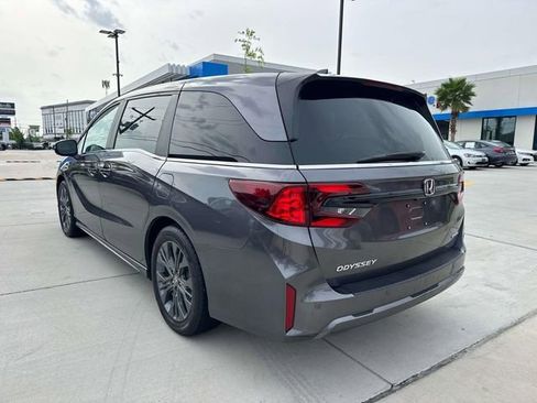 Used 2025 Honda Odyssey Touring image 5