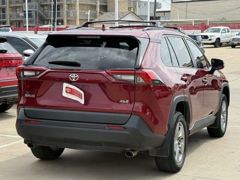 Used 2024 Toyota RAV4 XLE w/ Convenience Package FWD image 4