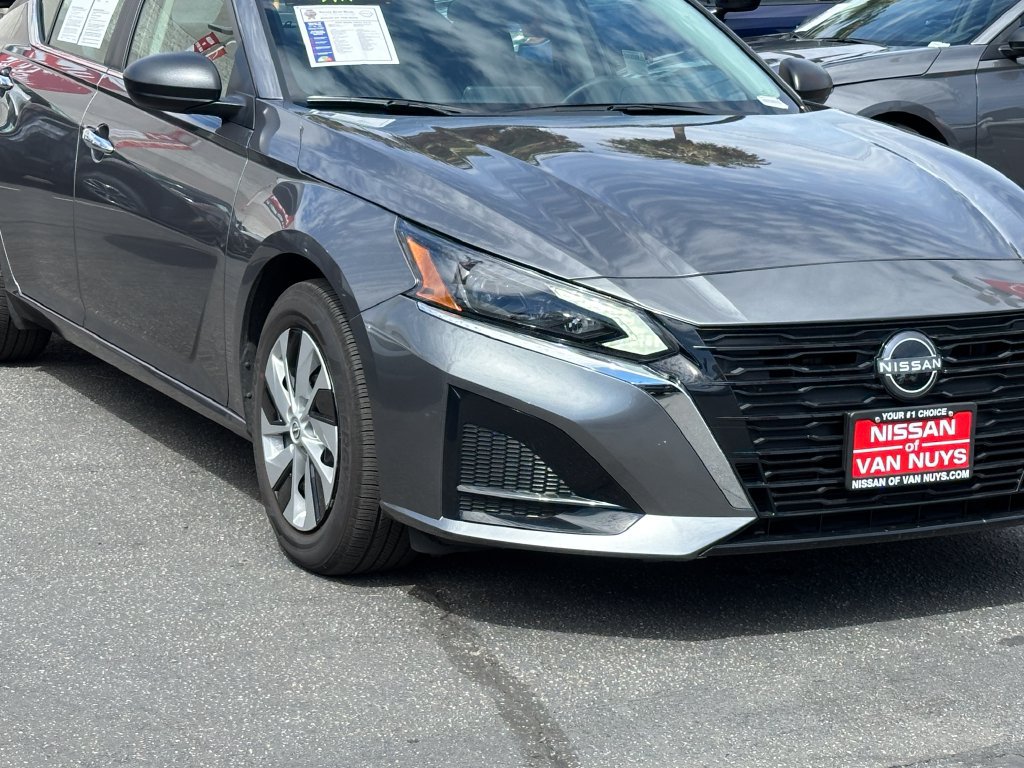 Used 2025 Nissan Altima 2.5 S FWD image 9