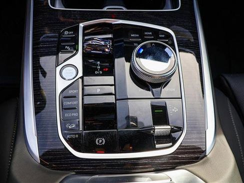 Used 2025 BMW X7 M60i w/ Executive Package image 19