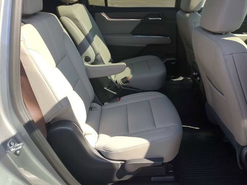 Used 2026 GMC Acadia Elevation w/ Elevation Premium Package FWD image 29