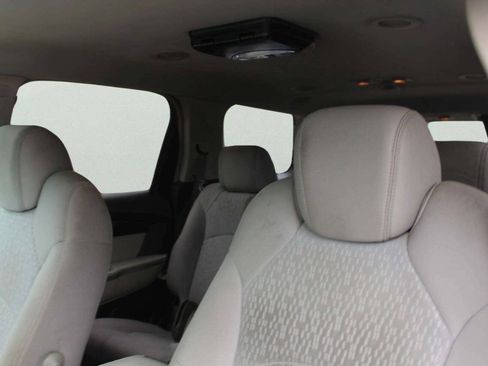 Used 2007 GMC Acadia SLE w/ Convenience Package FWD image 7