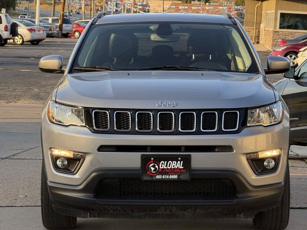 Used 2021 Jeep Compass Latitude w/ Convenience Group AWD/4WD image 2