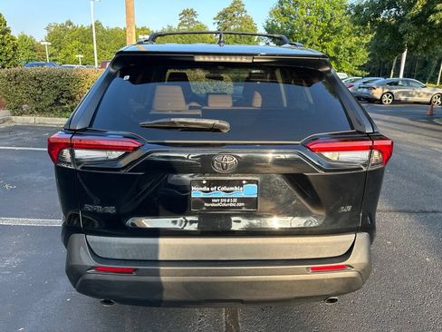 Used 2021 Toyota RAV4 LE FWD image 4