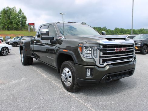 Used 2023 GMC Sierra 3500 SLT w/ SLT Convenience Package AWD/4WD image 4