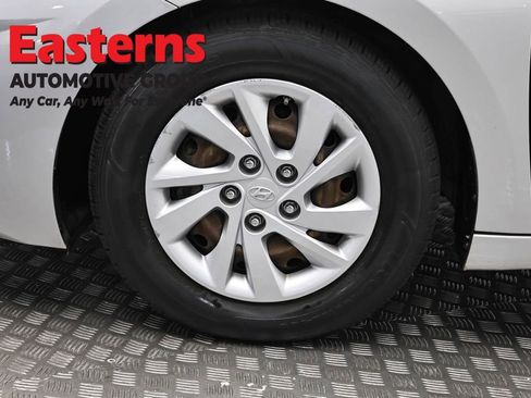 Used 2019 Hyundai Elantra SE w/ Cargo Package FWD image 32