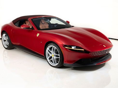 Certified 2025 Ferrari Roma Spider RWD image 23