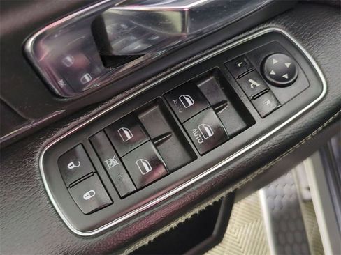 Used 2013 RAM 1500 Laramie w/ Convenience Group image 22
