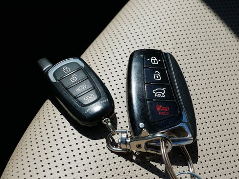 Used 2015 Hyundai Santa Fe Limited AWD/4WD image 35