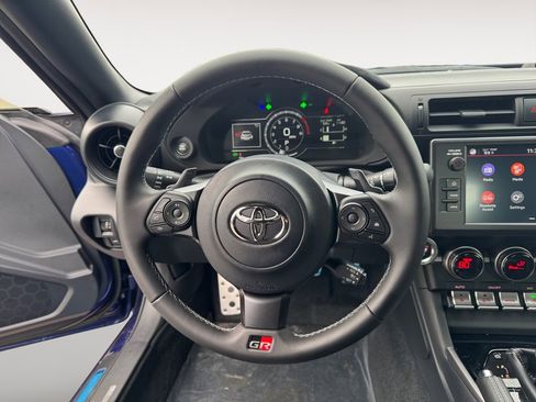 Used 2025 Toyota GR86 Premium image 12