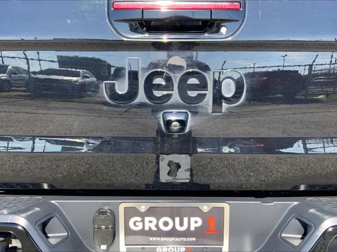 Used 2022 Jeep Gladiator Overland AWD/4WD image 18