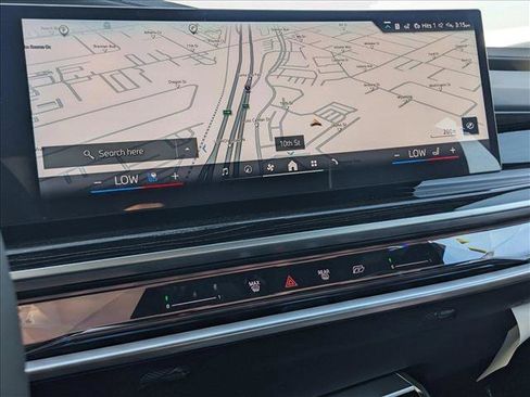 Used 2025 BMW i7 xDrive60 image 14