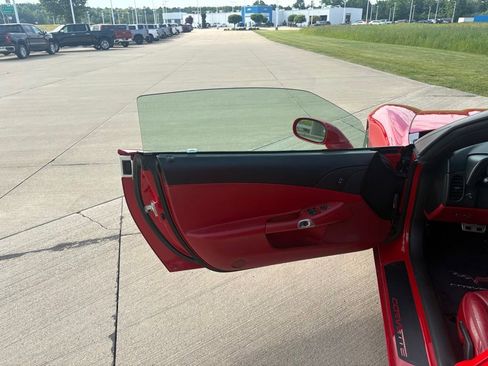 Used 2006 Chevrolet Corvette Convertible RWD image 10