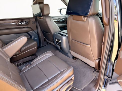 Used 2023 GMC Yukon XL Denali RWD image 29