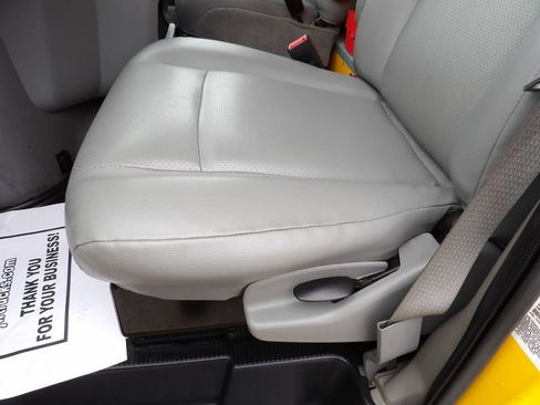 Used 2021 Ford E-350 and Econoline 350 Super Duty RWD image 17