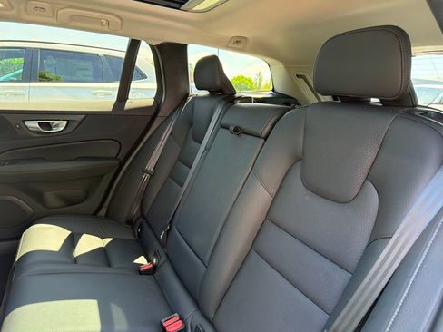 Used 2025 Volvo V60 B5 Cross Country Plus AWD/4WD image 33