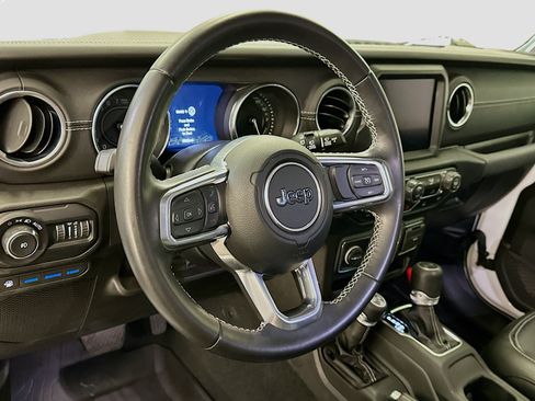 Used 2022 Jeep Wrangler Unlimited Sahara AWD/4WD image 18
