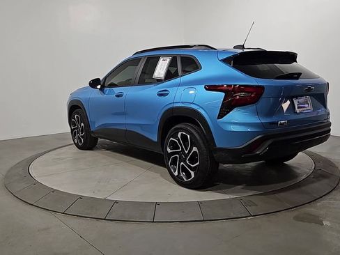 Used 2025 Chevrolet Trax RS w/ Driver Confidence Package image 3